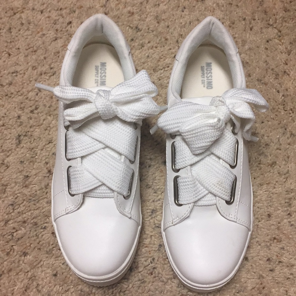White sneaker size 6.5